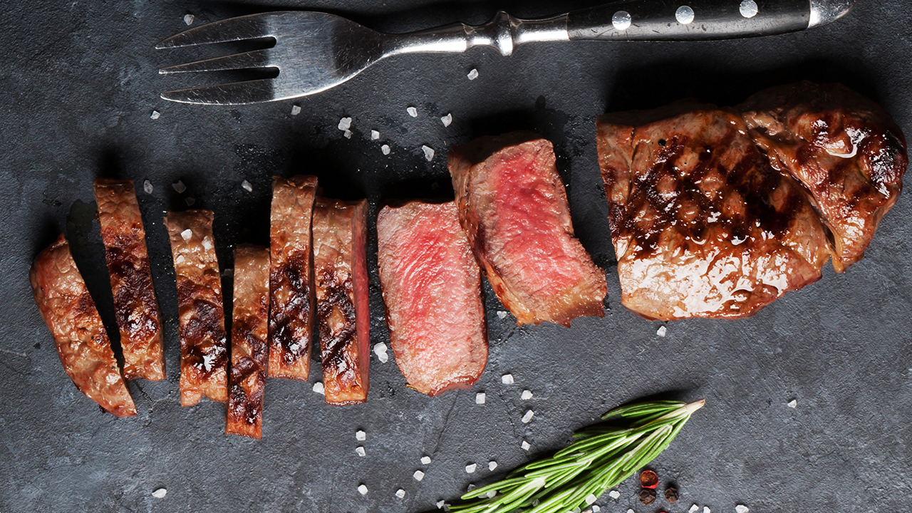 “cutting-steak”